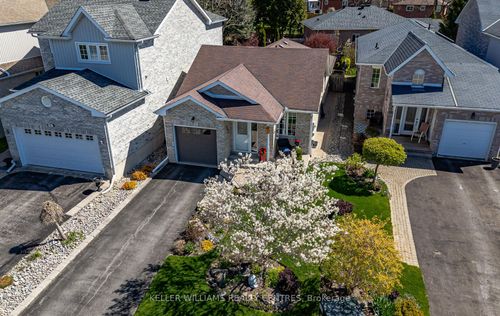 283 Sheridan Crt, Newmarket, ON, L3Y8P9 | Card Image