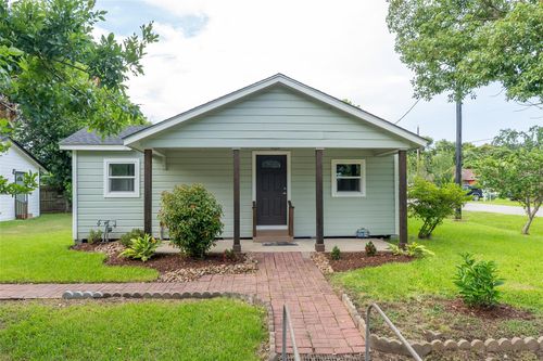 134 E Bernard St, Clute, TX, 77531-4607 | Card Image