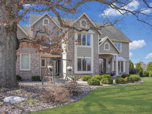 9223 W Wyndham Hills Court, Franklin, WI, 53132 | Card Image