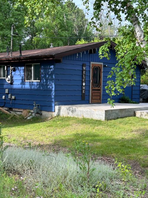 {{alt}} | Card Image