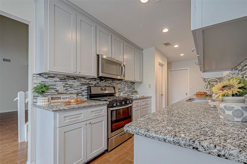 2022 Highland Hills Dr, Sugar Land, TX, 77478-4361 | Card Image