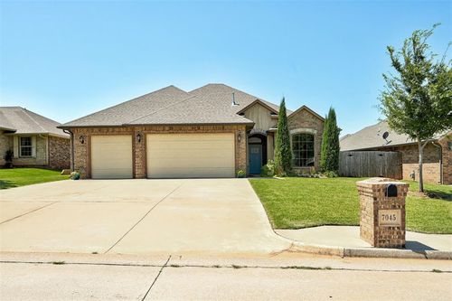 7045 N Cherokee Xing, Warr Acres, OK, 73132 | Card Image