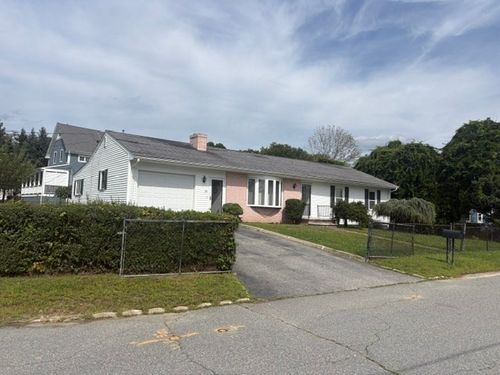 38 Hilton St, Somerset, MA, 02725-1107 | Card Image