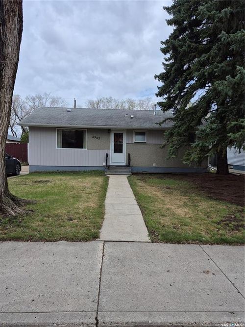 2902 21st Street W, Saskatoon, SK, S7M0W5 | Card Image