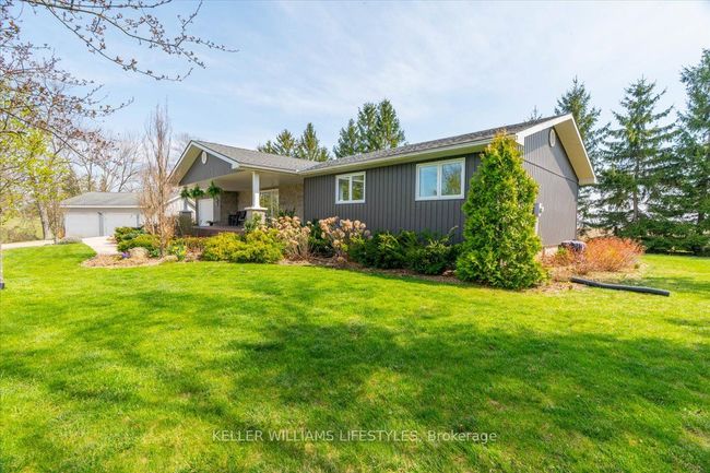 4609 Douglas Line, House other with 4 bedrooms, 2 bathrooms and 5 parking in Town Of Plympton Wyoming ON | Image 4