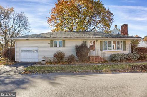 2 S Apple Street, NEW BLOOMFIELD, PA, 17068 | Card Image