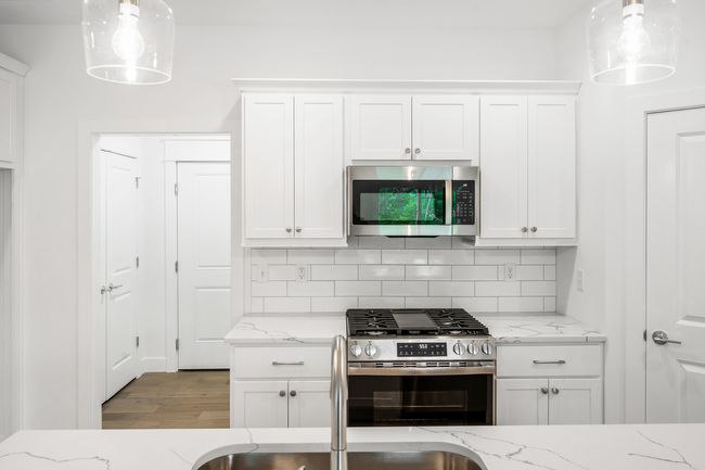 2516 Savanna Rd, House other with 3 bedrooms, 2 bathrooms and 3 parking in Bloomington IL | Image 8