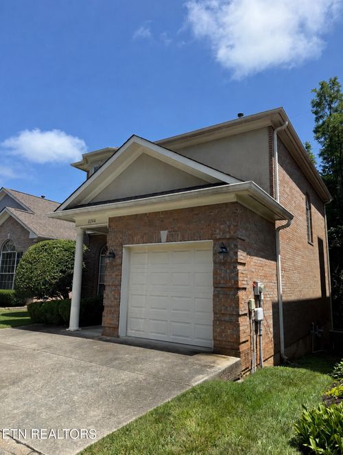 8844 Lennox View Way, Knoxville, TN, 37923-6039 | Card Image