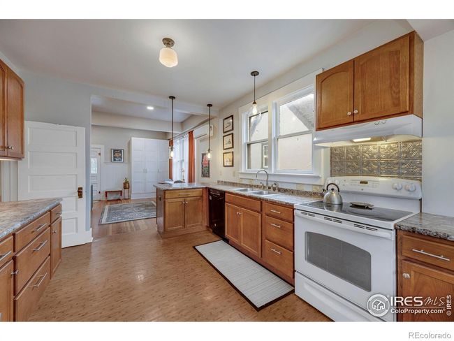 Plenty of cabinet and counter space. | Image 14