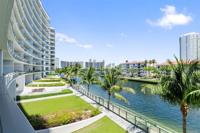 203 - 3250 Ne 188th St, Condo with 3 bedrooms, 4 bathrooms and null parking in Aventura FL | Image 3