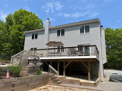 27 Newtown Ct, Hampton Bays, NY, 11946-1430 | Card Image