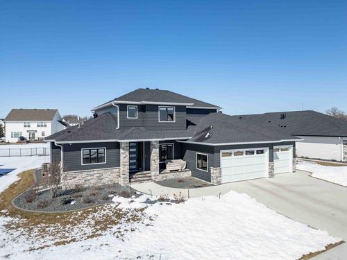 324 25th Ave E, West Fargo, ND, 58078-5018 | Card Image