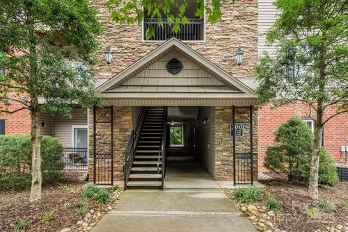 727 Appeldoorn Cir, Asheville, NC, 28803-6110 | Card Image