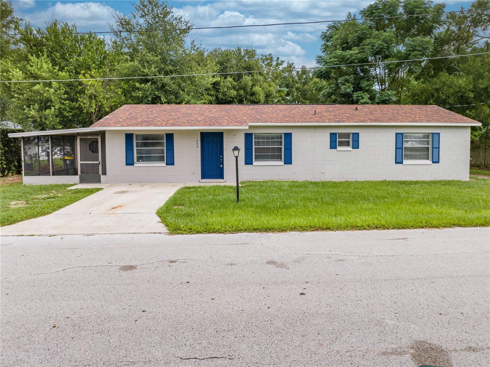 Grove St, Umatilla, FL 32784