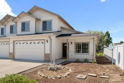 130 Dianne Way, Eagle Point, OR, 97524-9073 | Card Image