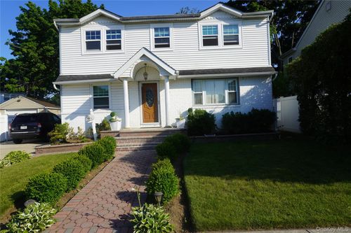 738 Decatur St, Uniondale, NY, 11553-2218 | Card Image