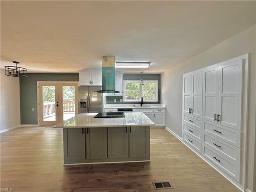 4221 Westchester Cir, Virginia Beach, VA, 23452-1117 | Card Image