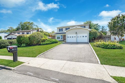 12 Morris Ave, Lake Grove, NY, 11755-2718 | Card Image