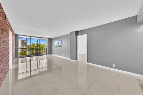 apt-512-3101 N Country Club Dr, Aventura, FL, 33180-1764 | Card Image
