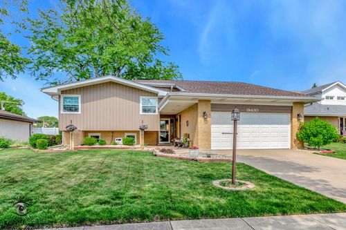 15430 Ann Marie Dr, Oak Forest, IL, 60452-2116 | Card Image