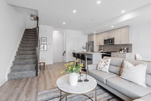 27 Canton Lane, Stouffville, ON, L4A1Y6 | Card Image