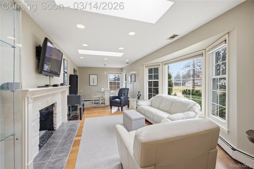 16145 Madoline St, Beverly Hills, MI, 48025-5627 | Card Image