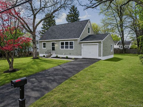 16 Brewster Dr, Middletown, NY, 10940-6021 | Card Image