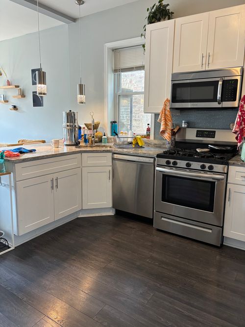 3f-1300 N Greenview Ave, Chicago, IL, 60642-2462 | Card Image