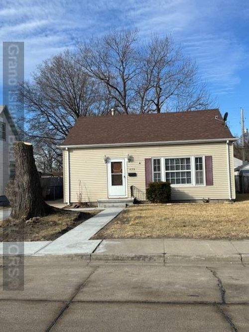 1032 S Vine St, Grand Island, NE, 68801-8060 | Card Image