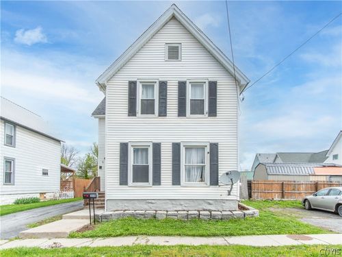 308 W Hoard St, Watertown, NY, 13601-1425 | Card Image