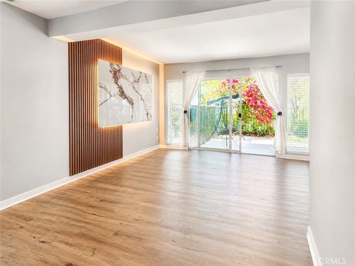 126-20134 Leadwell St, Winnetka, CA, 91306-4926 | Card Image