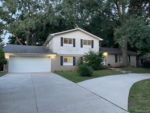 7421 Heather Heath, West Bloomfield, MI, 48322-3617 | Card Image