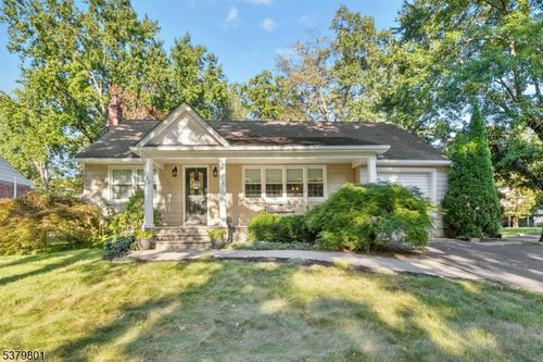 52 Brookside Ter, Clark, NJ, 07066-2815 | Card Image
