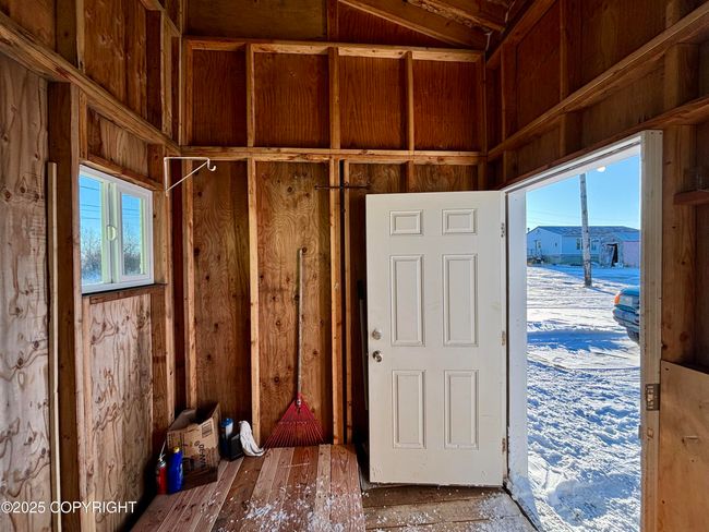 Covered enclosed entry | Image 41