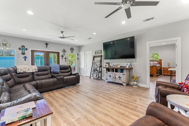 BUSBY MAIN LIVINGROOM 2 | Image 13