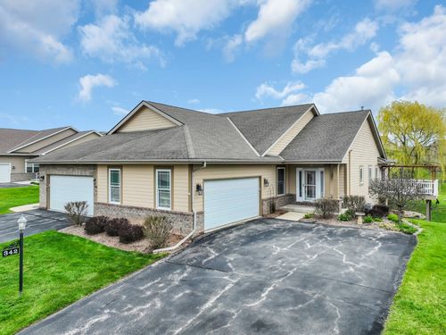 342 Oak Hill Cir, Burlington, WI, 53105-7240 | Card Image