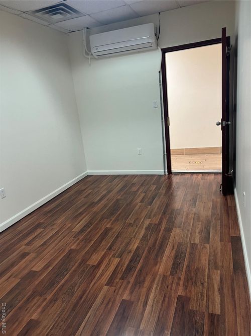 301-135 Roosevelt Ave, Flushing, NY, 11354-5338 | Card Image