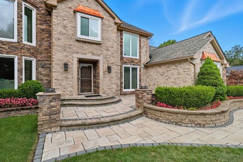 13848 Woodsett Ct, Shelby Twp, MI, 48315-1967 | Card Image