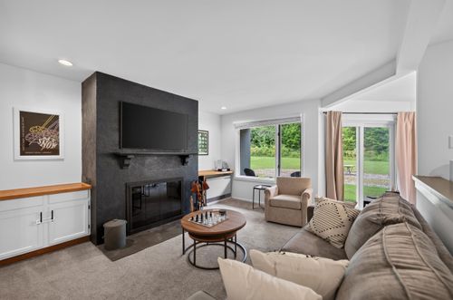m-2M Carinthia Rd, West Dover, VT, 05356 | Card Image