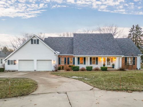 1611 12th St Nw, Waverly, IA, 50677-1027 | Card Image