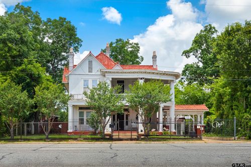 211 W Grand Ave, Marshall, TX, 75670-3230 | Card Image