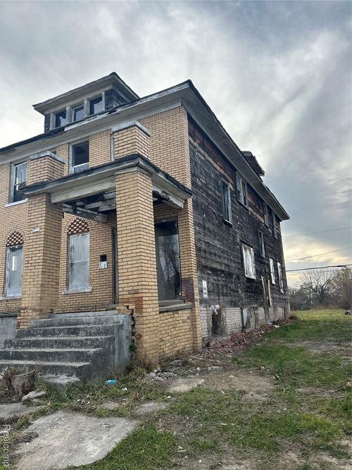 9821 Mcquade St, Detroit, MI, 48206-1627 | Card Image