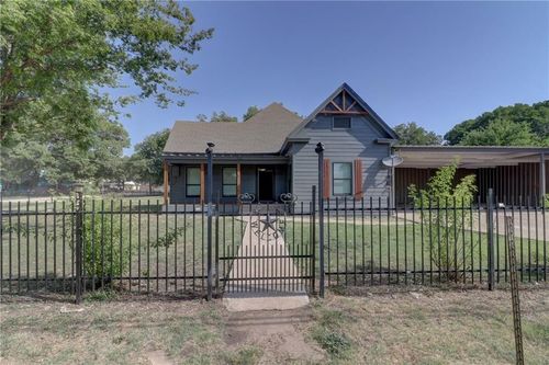 153 E Norway St, Walnut Springs, TX, 76690-4586 | Card Image