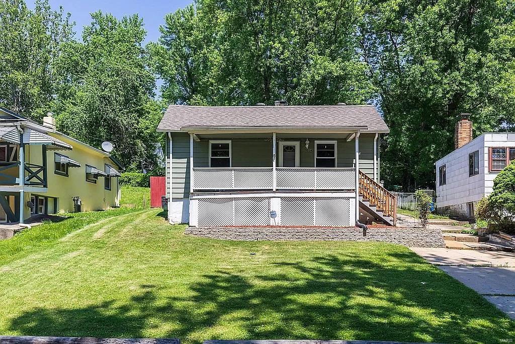 Valley Dr, Saint Louis, MO 63137