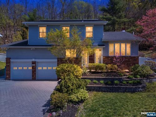 52 Molinari Dr, Wanaque, NJ, 07465-1116 | Card Image
