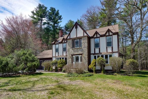 7 Old Colony Dr, Norfolk, MA, 02056-1061 | Card Image
