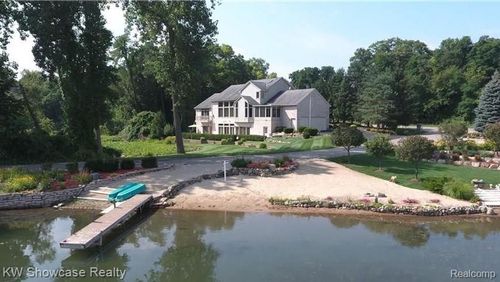 11245 Britney Ln, White Lake, MI, 48386-3667 | Card Image