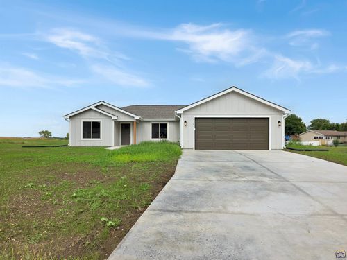 716 Teresa Ct, Carbondale, KS, 66414-7000 | Card Image