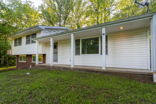 97 New Campfire Rd, Carbondale, IL, 62903-8343 | Card Image