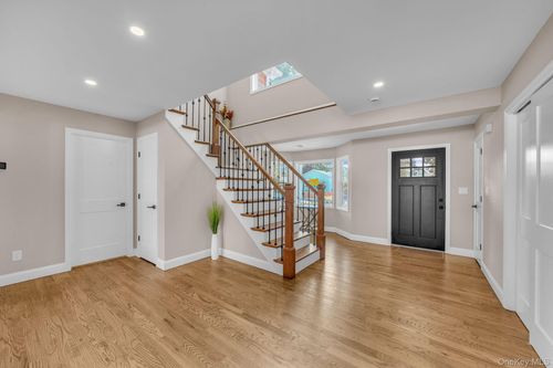 19 Marianna Pl, East Islip, NY, 11730-3225 | Card Image